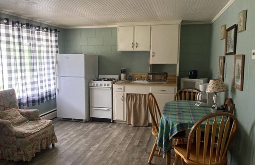 Ashland House | Lakeside Suite with full Kitchen