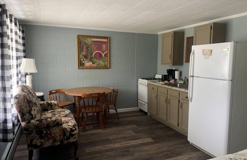 Ashland House | Lakeside Suite with full Kitchen