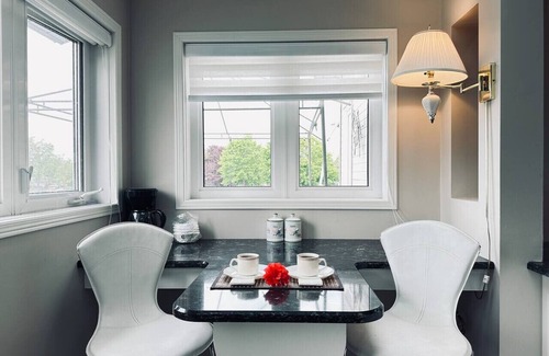 Lagoon City Cottage | Lakeside summer retreat at the Venice of Ontario
