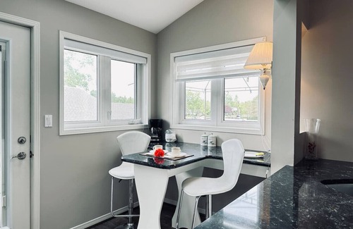 Lagoon City Cottage | Lakeside summer retreat at the Venice of Ontario