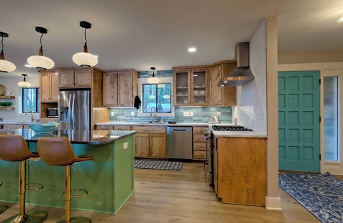 Cedar Cliff House | Lakeside Therapy - By Chatuge Home Concierge Lakefront, Dock, Firepit, Ping Pong