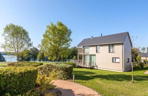Froidchapelle Villa | Lakeside Villa with Sauna