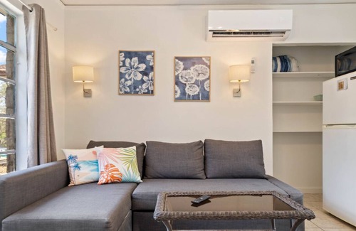 Volente Cabin | LakeTravis Cozy Bungalow 6