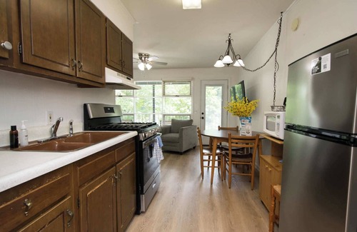 Flat Rock Condo | Lakeview 1BR Condo w/Deck | Walk to Village