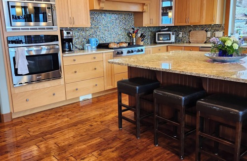 Central Okanagan House | Lakeview 3 Bed 3 Bath Private Hidden Gem Home Kelowna in a Bus #4092293