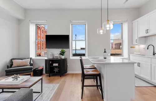 Historic Downtown Racine Apartment | Lakeview Apartment