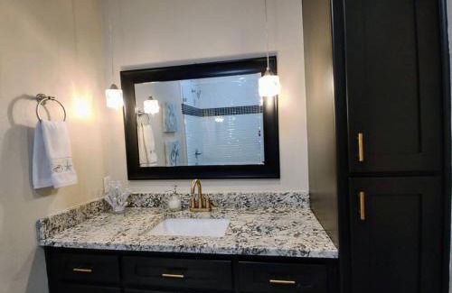 Mid America House | Lakeview B - 10 Minutes to Oaklawn Racing & Gaming