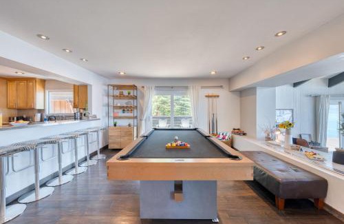 Tahoe Vista House | Lakeview by AvantStay Private Waterfront Cabin on Lake Tahoe w Hot Tub Views