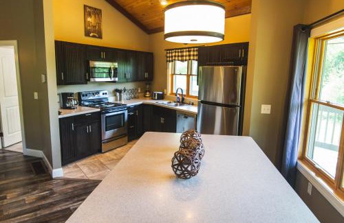 Logan House | Lakeview - by The Chalets