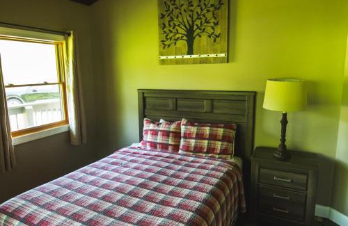 Logan House | Lakeview - by The Chalets