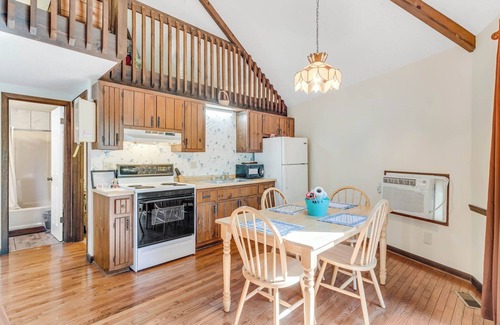 Ellijay Cabin | Lakeview Cabin #4 at Carters Lake Marina, includes boat slip at marina