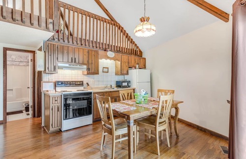 Ellijay Cabin | Lakeview Cabin #5 at Carters Lake, includes free boat slip at the marina