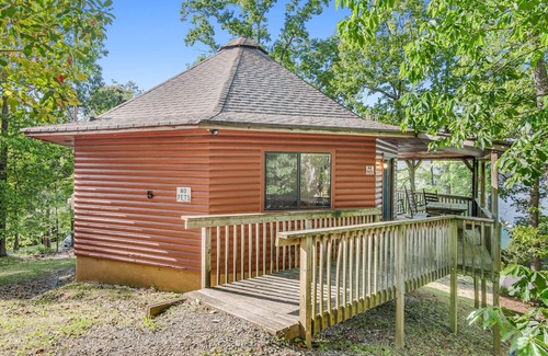 Ellijay Cabin | Lakeview Cabin #5 at Carters Lake, includes free boat slip at the marina