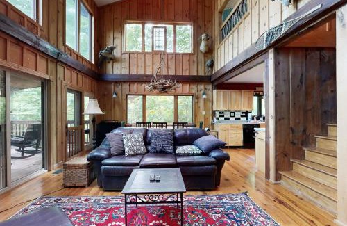 Cullowhee House | Lakeview Cabin