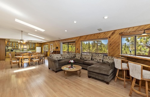 Fawnskin Cabin | Lakeview cabin with BBQ, pool table, jetted tub, just a short walk to marina!