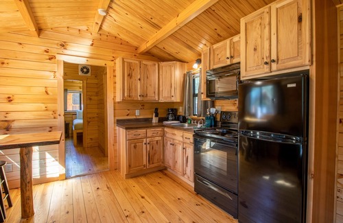 Spotsylvania Cottage | Lakeview Camp Cottage at Wilderness Presidential