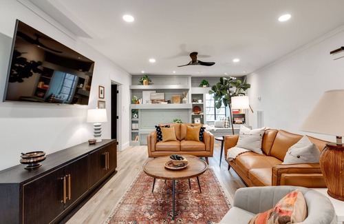 Hixson House | Lakeview Cottage ~ Coffee Bar ~ Cornhole