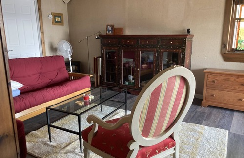 Dundee Cottage | Lakeview Cottage Has it All!