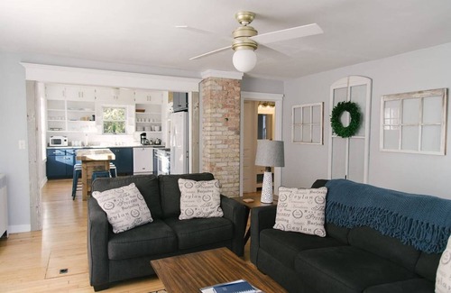 Baileys Harbor House | Lakeview Cottage in Downtown Baileys Harbor