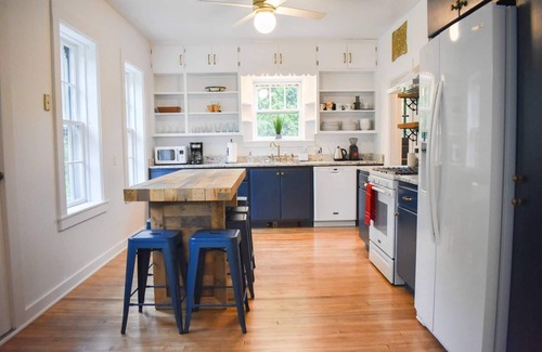 Baileys Harbor House | Lakeview Cottage in Downtown Baileys Harbor