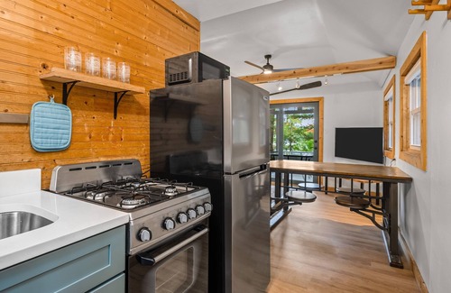 Mayfield Cottage | Lakeview Cottage-Pontoon Rentals Available
