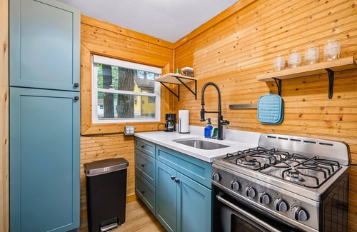 Mayfield Cottage | Lakeview Cottage-Pontoon Rentals Available