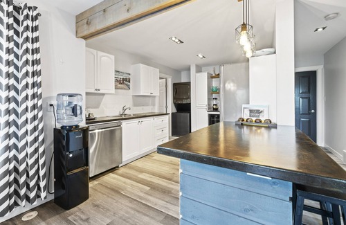 Central Okanagan Ski Chalet | Lakeview Cottage with beach access, stunning views