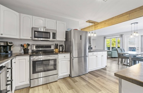 Central Okanagan Ski Chalet | Lakeview Cottage with beach access, stunning views
