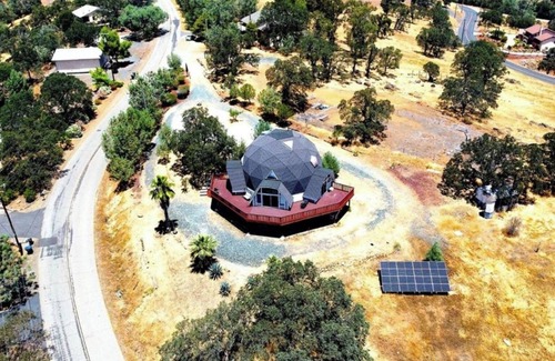 Coulterville House | Lakeview Dome Home