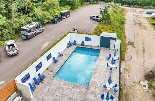 Gilford Apartment | Lakeview Escape, Pool, Fast Wi-Fi & Free Parking