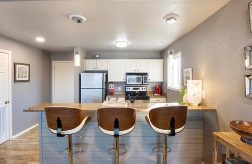 Osage Beach Condo | Lakeview Escape: Serene Views, Chic Comfort