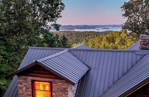Broken Bow Cabin | Lakeview, golf, trails, near river & attractions, backs to National Forest