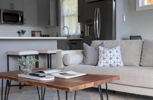 Langford House | Lakeview Hideaway