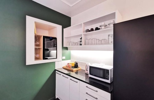 Sunshine Bay House | Lakeview Holiday Home Accommodate up to 6 people