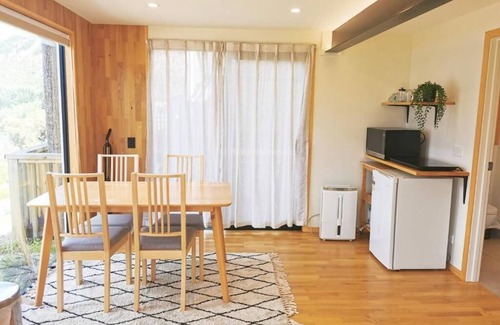 Sunshine Bay Apartment | Lakeview Holiday Studio