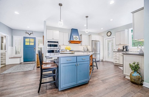 Glenn Haven Shores House | Lakeview home with beach access, private pickleball court, firepits & fireplace