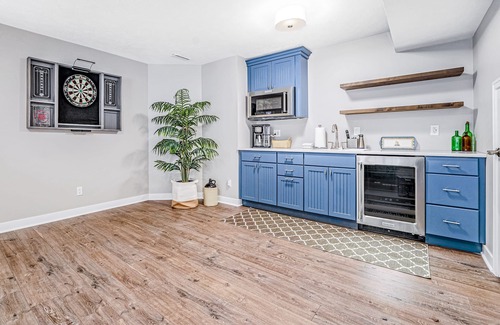 Glenn Haven Shores House | Lakeview home with beach access, private pickleball court, firepits & fireplace