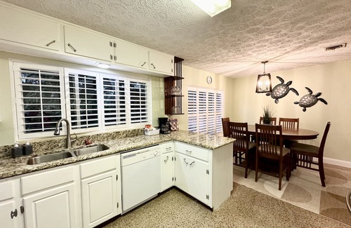Leesburg House | Lakeview house with old Florida feel close to everything fun in Central Florida