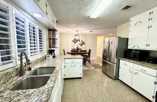 Leesburg House | Lakeview house with old Florida feel close to everything fun in Central Florida