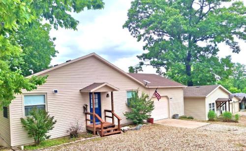 Shell Knob House | Lakeview Landing! 2 min walk to lake, boat parking