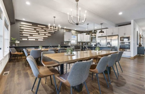 Hollister House | Lakeview Lodge for 36 with Indoor & Outdoor Pool!