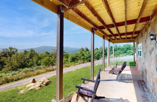 Hayesville House | Lakeview Mountain Retreat