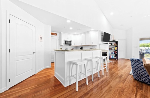 Cornelius Condo | Lakeview Penthouse on Lake Norman