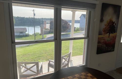 Somerset House | “Lakeview Retreat” - Lakeview with Public dock bottom of hill/Free Launch