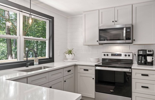 Mineral House | Lakeview Retreat!