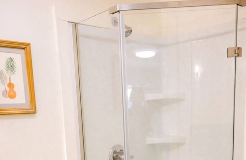 Hayesville Apartment | Lakeview Toucan Terrace Palm Studio