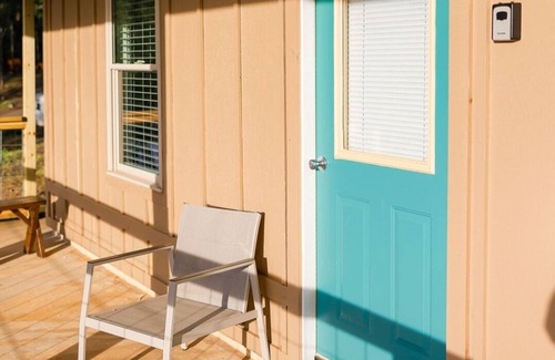 Hayesville Apartment | Lakeview Toucan Terrace Palm Studio