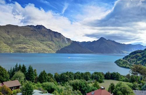 Sunshine Bay Apartment | Lakeview Unit