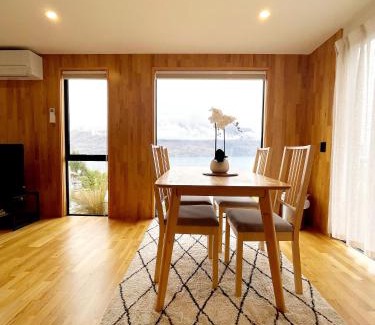 Sunshine Bay Apartment | Lakeview Unit