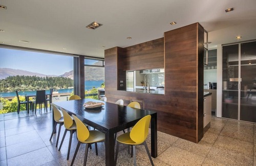 Queenstown House | Lakeview, walking distance to downtown Queenstown